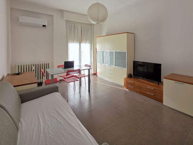 Bilocale — Affitto — Viale Col di Lana — Milano